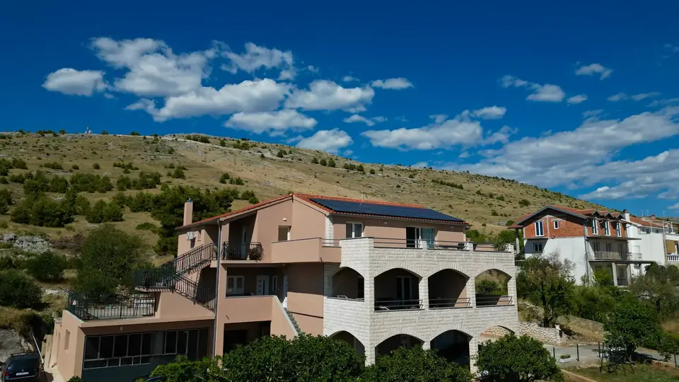 Apartmani TOJO – pogled s juga